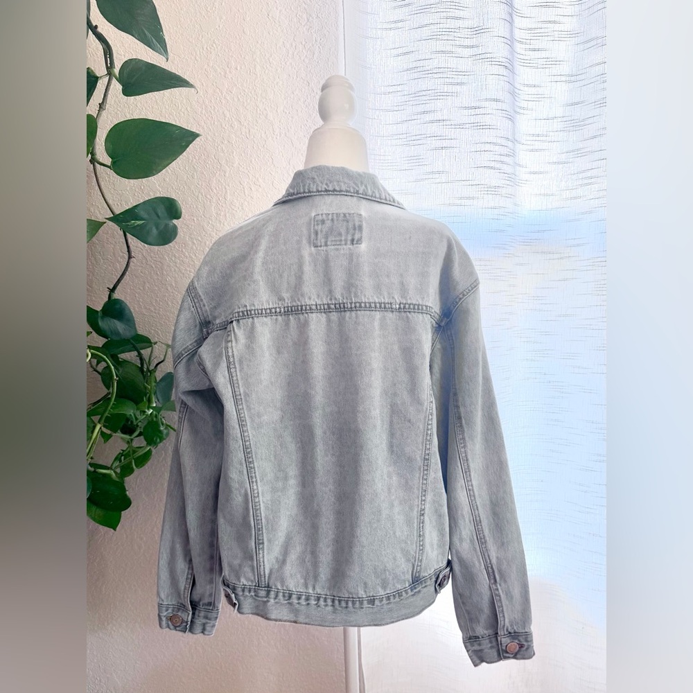 Forever 21 100% Cotton Light Wash Classic Denim Jean Jacket - Picture 2 of 7
